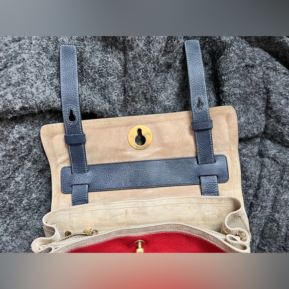 ❤️Yves Saint Laurent MUSE TWO LEATHER HANDBAG - Picture 2 of 11